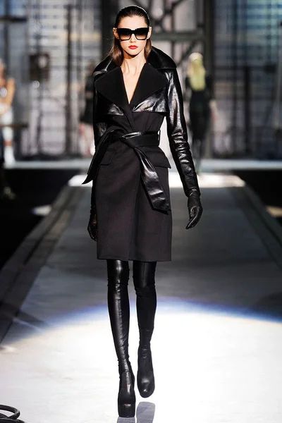 Look 10
